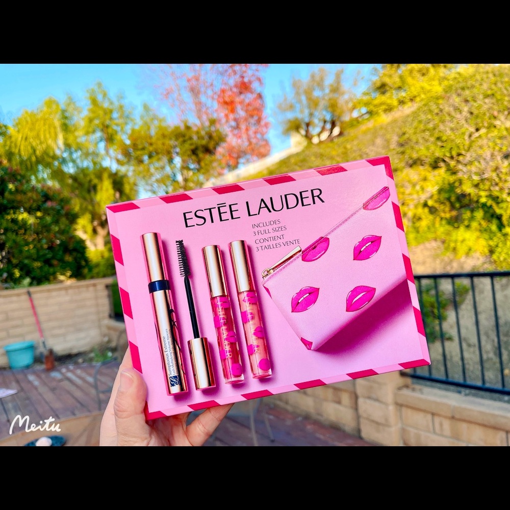 Estée Lauder lip gloss and mascara gift set